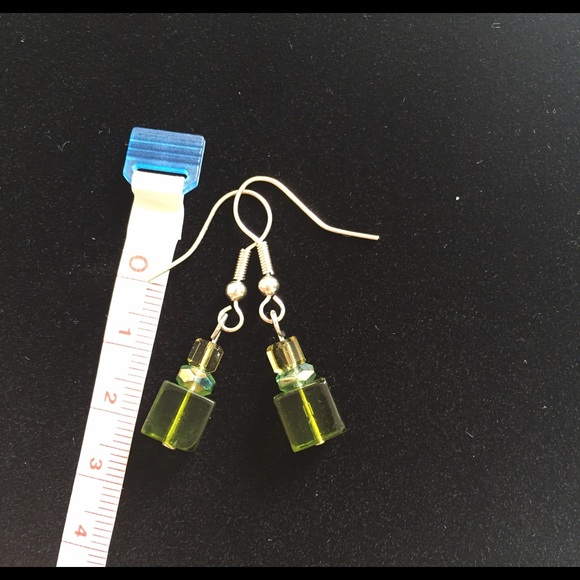 🌿🍍Beautiful Glass Beaded Earrings - Picture 3 of 3