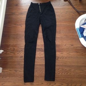 Super high-waisted black jeggings