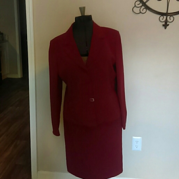 Tahiti Arthur S. Levine Dresses & Skirts - Burgundy color skirt suit