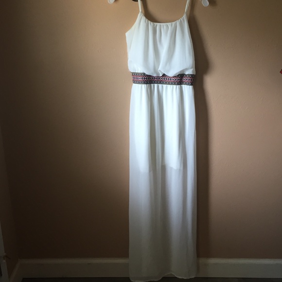 White maxi with tribal elastic belt - Picture 1 of 3