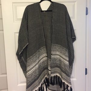 Loft kimono with tassels
