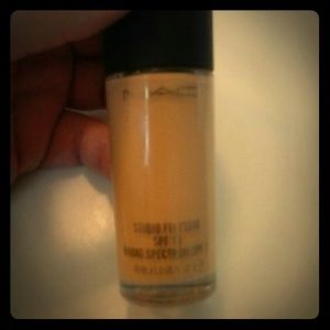 MAC studiofix make-up fluid. Spf 15