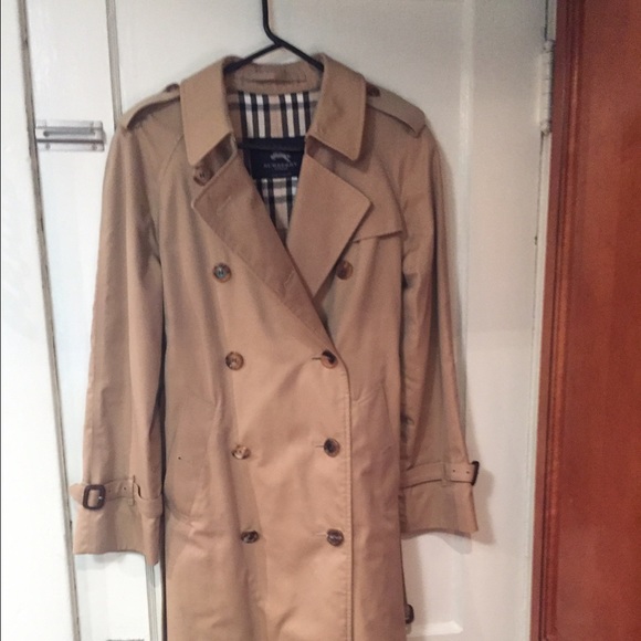 Womens Burberry Trenchcoat