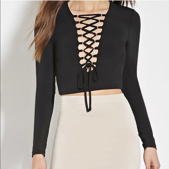 Lace-Up Crop Top - Picture 4 of 4