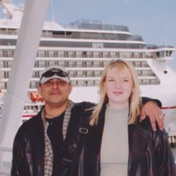 🖐MEET YOUR POSHER, MELANIE🖐 - Picture 5 of 6