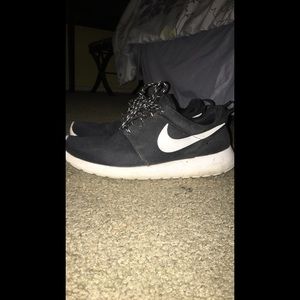 Nike Black Roshe
