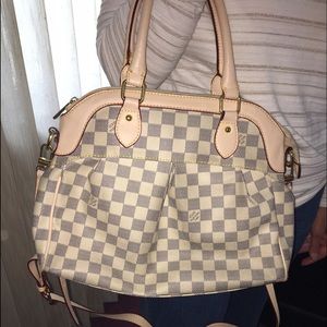 UA louis vuitton light damier pocketbook