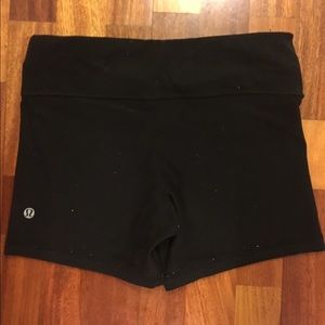 Lululemon reversible black shorts size 6