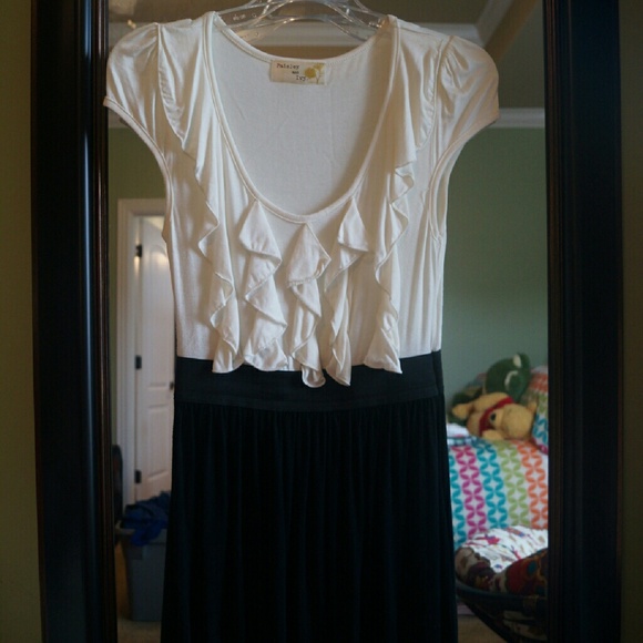 Nice black and white dress with ruffles - Picture 1 of 3
