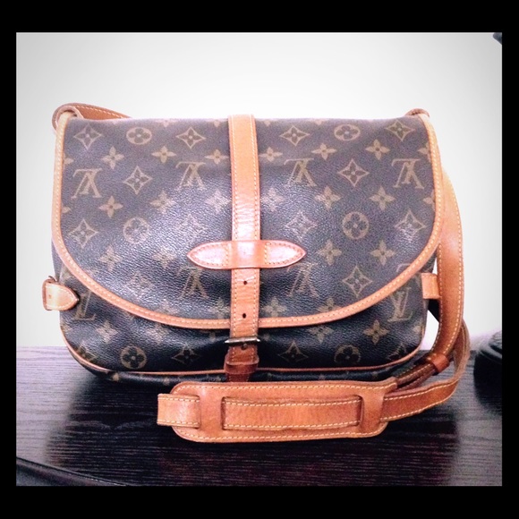LV SAUMUR 30 Crossbody Bag