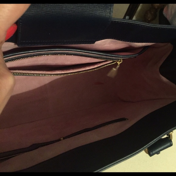 Gorgeous Oscar De La Renta Classic Handbag. - Picture 4 of 4