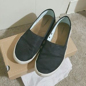 Steve Madden slip ons