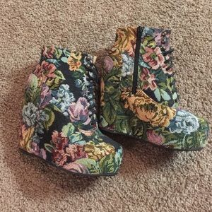 Close to go lace up wedges