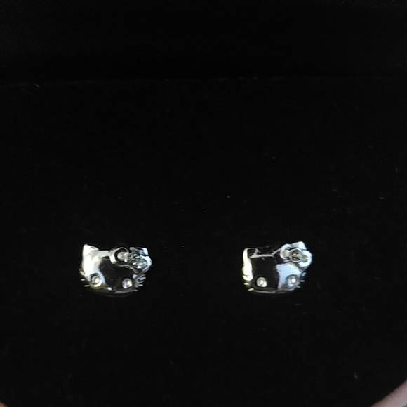 NIB Silver Hello Kitty Studs