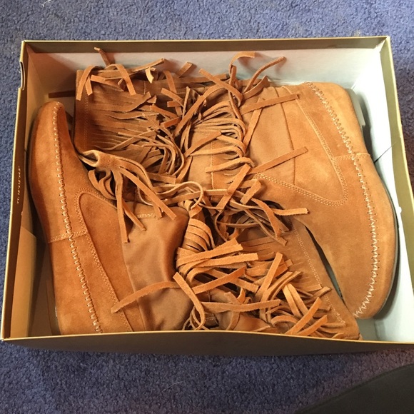 Lauren Conrad Chestnut Brown Fringe Moccasin Boots