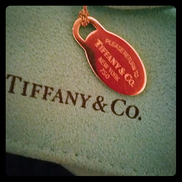 🎄SALE🎄Tiffany & Co. 18k Gold Oval Tag Necklace ~