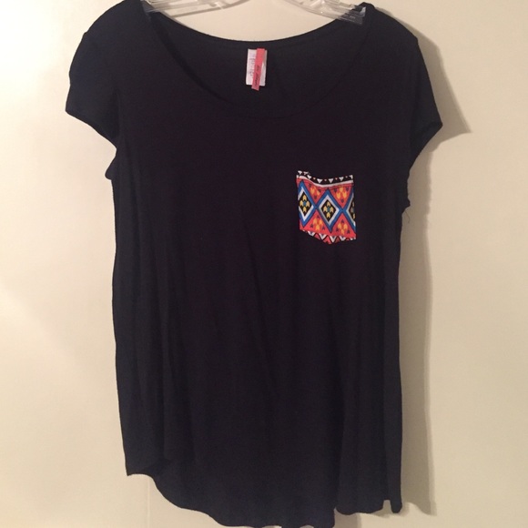 Tee with deco pocket