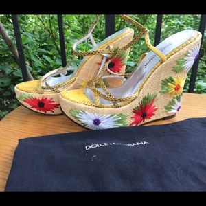 D&G Straw Floral Wedges w/ Yellow snakeskin strap.