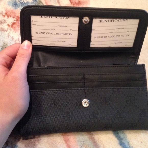 Black clutch - Picture 2 of 3
