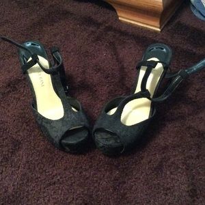 Gianni Bini t strap heels