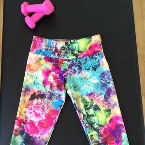ONZIE capri print pants! Like new!