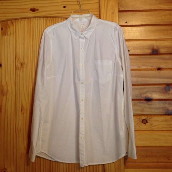 NWOT.  Gap white long sleeved button down shirt.