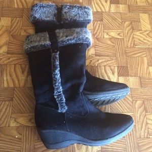 Black snow boots