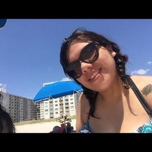 Meet your Posher, Gaby