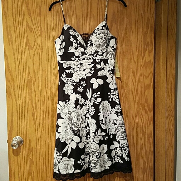 Oleg Cassini Dresses & Skirts - NWT OC by Oleg Cassini floral a-line dress sz 6 Oleg Cassini Dresses & Skirts - NWT OC by Oleg Cassini floral a-line dress sz 6