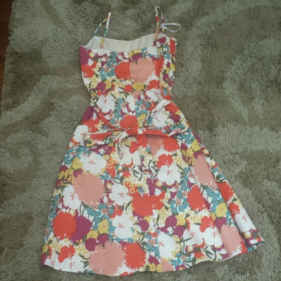 Floral Dress with waist tie. - Picture 2 of 4