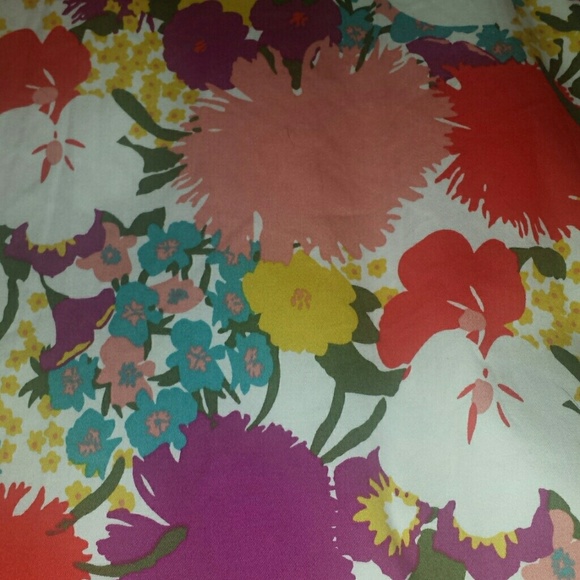 Floral Dress with waist tie. - Picture 3 of 4