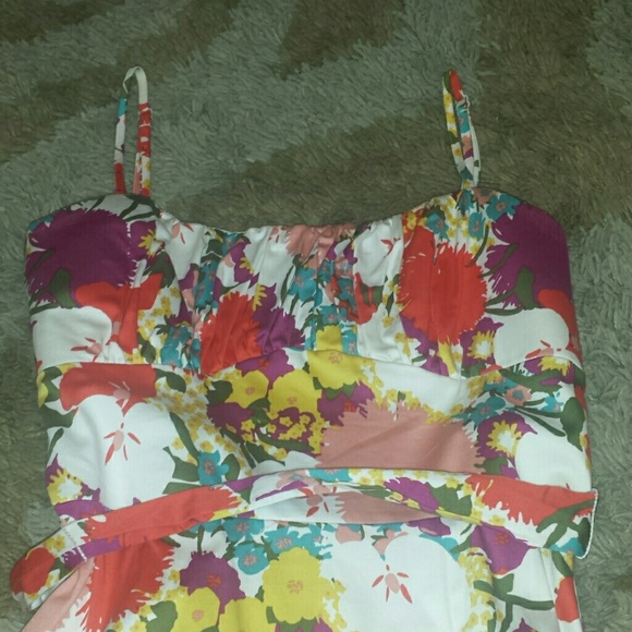 Floral Dress with waist tie. - Picture 4 of 4