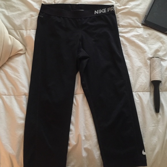 Nike Pants - nike pro cropped activewear leggings