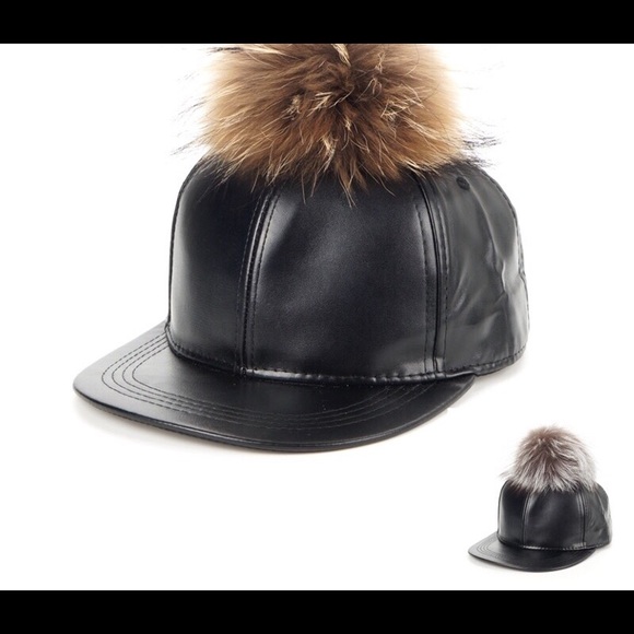 Fur hat with Pom Pom - Picture 1 of 1