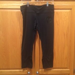 Flywheel black Capri leggings
