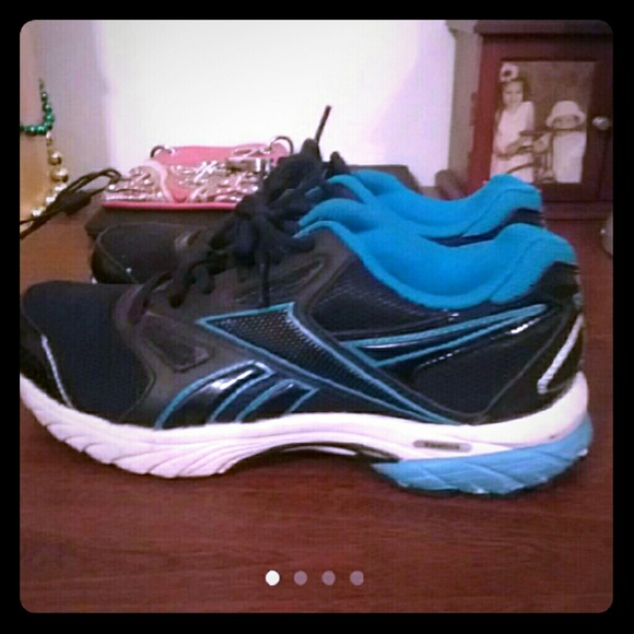 7.5 Reebok running shoes NWOT  women's