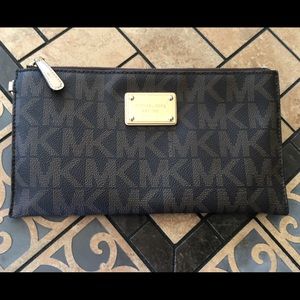 Michael Kors wristlet/clutch