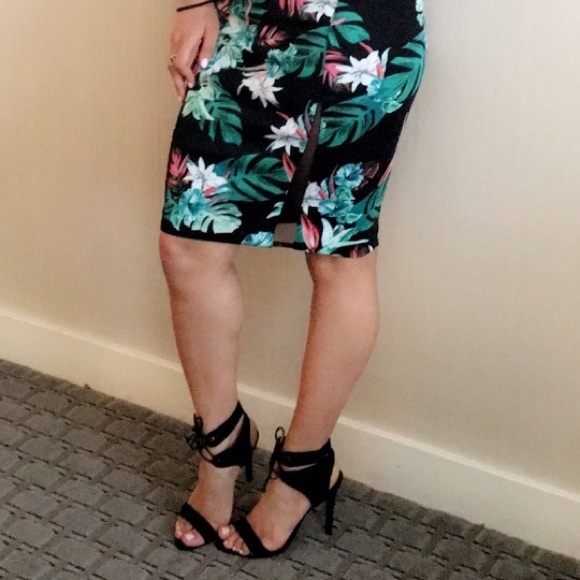 • Schutz black cut out lace up suede heels • - Picture 4 of 4