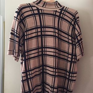 Short sleeve sweater