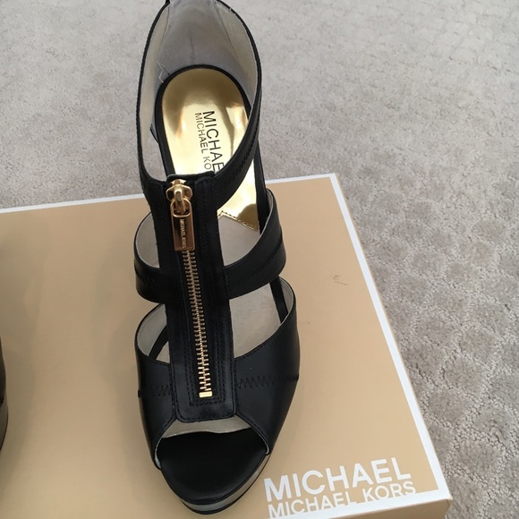 Michael Kors Collection Line Berkley Platform - Picture 2 of 3