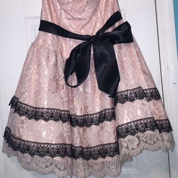 Strapless pink and black dress - Picture 2 of 4