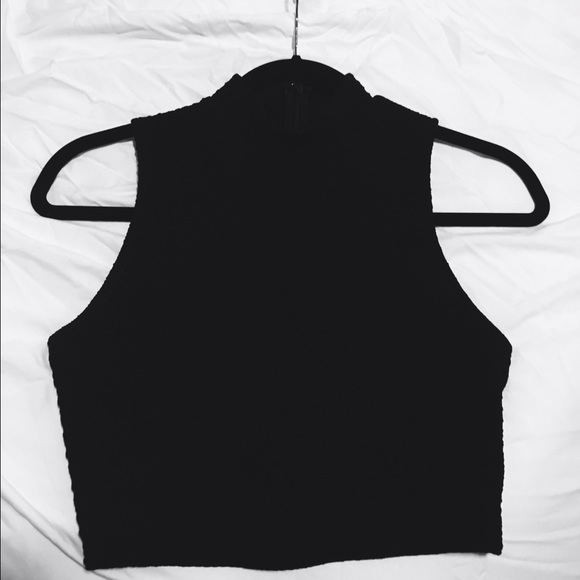 Sleeveless black crop top