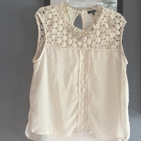 Flower Sleeveless Chiffon Top with necklace