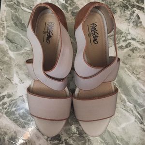 Mossimo theresa taupe heels