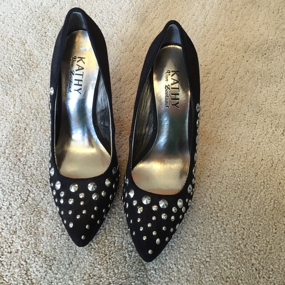 Black and stud pumps - Picture 2 of 2