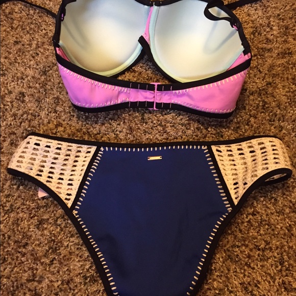 🚫SOLD🚫 Victoria Secret Crochet Bikini - Picture 4 of 4