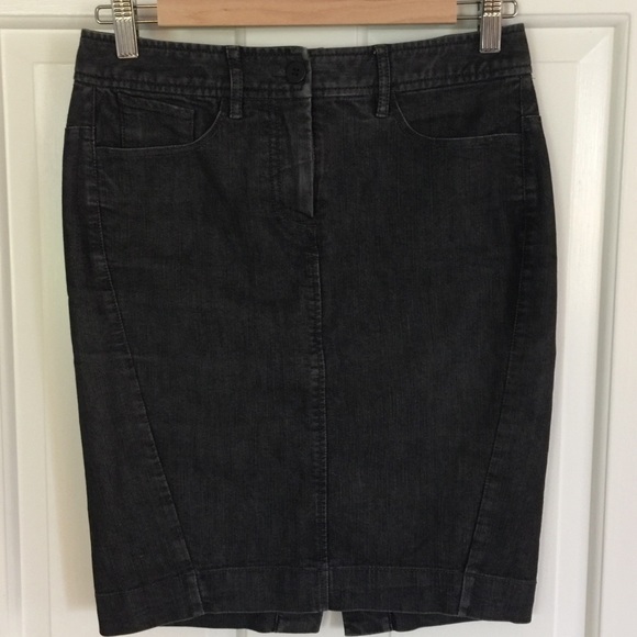 Kenneth Cole Reaction Stretch jean pencil skirt.