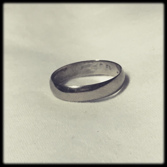 White gold band
