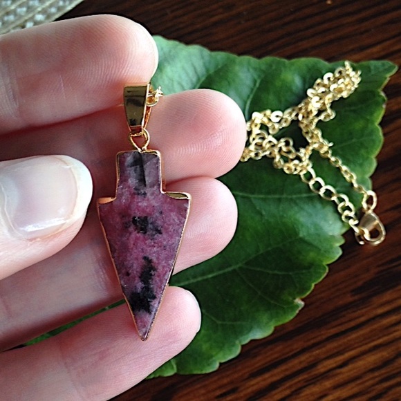 NWT Arrowhead Stone Necklace