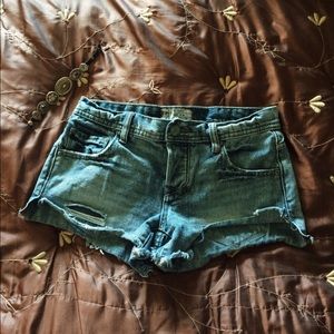 Free People Distressed Shorts 🌿